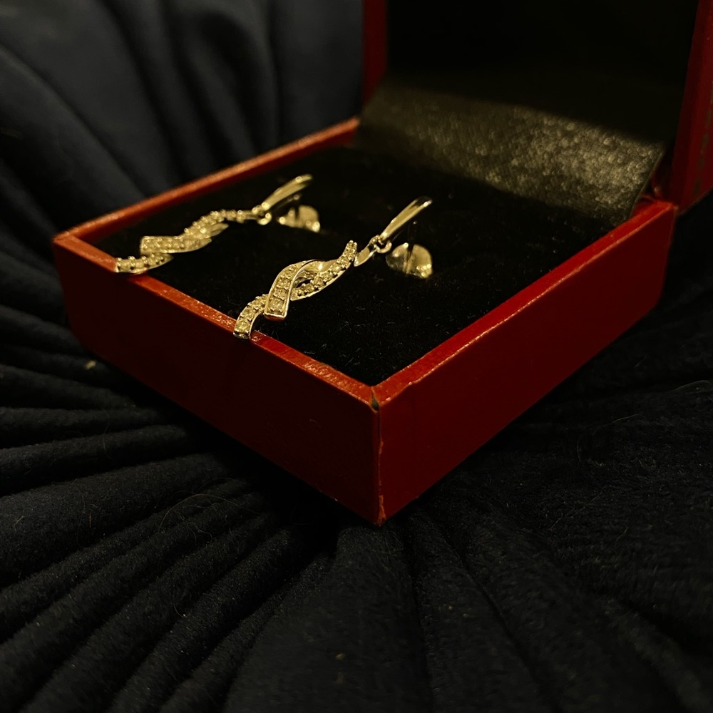 Hallmarked. Natural Mined Diamonds earrings. 925 Fine Silver Setting.